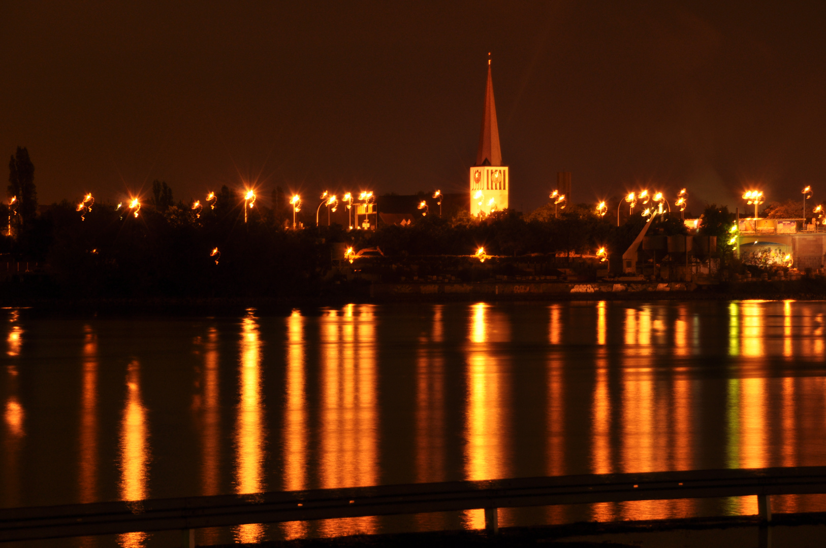 Rhein in Mainz in der Nacht