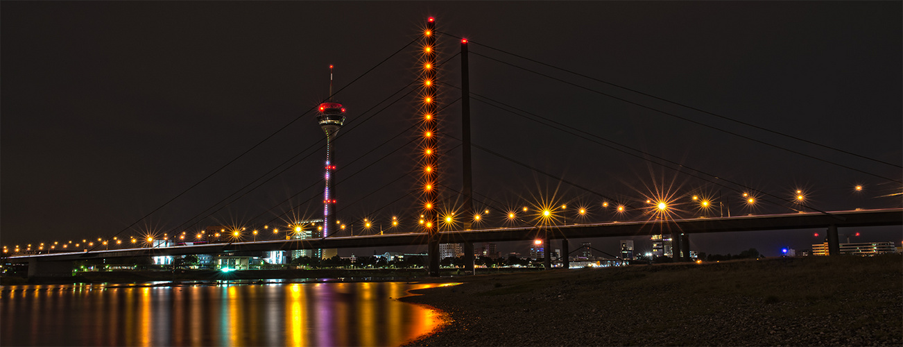 Rhein-Knie-Brücke mit Fernsehturm