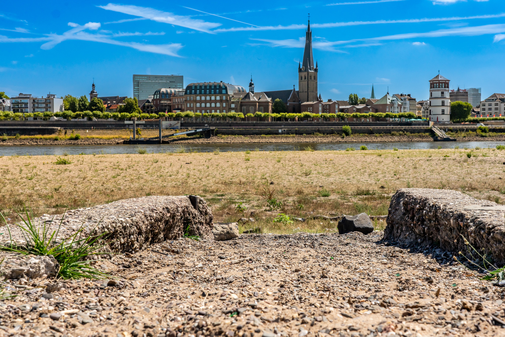 Rhein niedrig Wasser 03