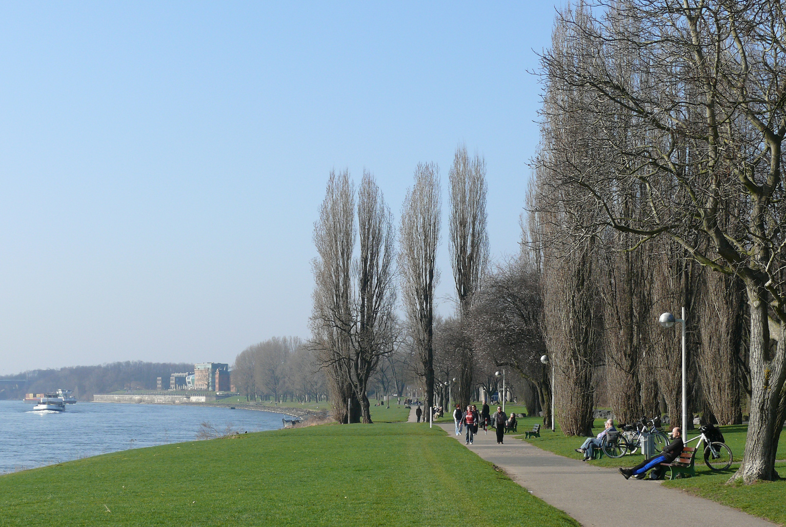 Rhein-Promenade