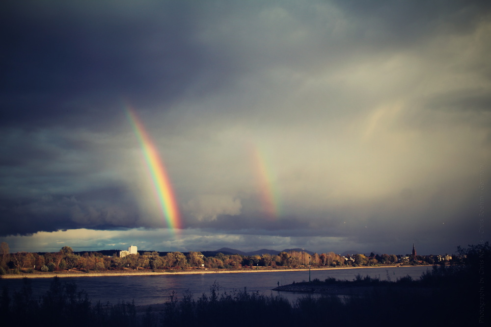 Rhein, Siebengebirge und Doppelregenbogen