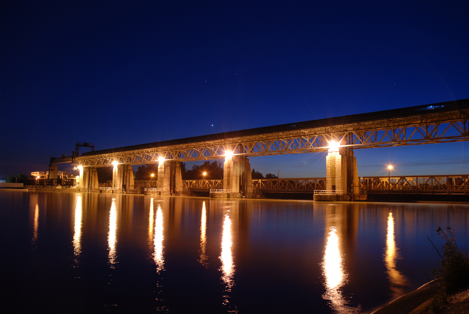 Rhein - Stauwehr unterm Sternenhimmel