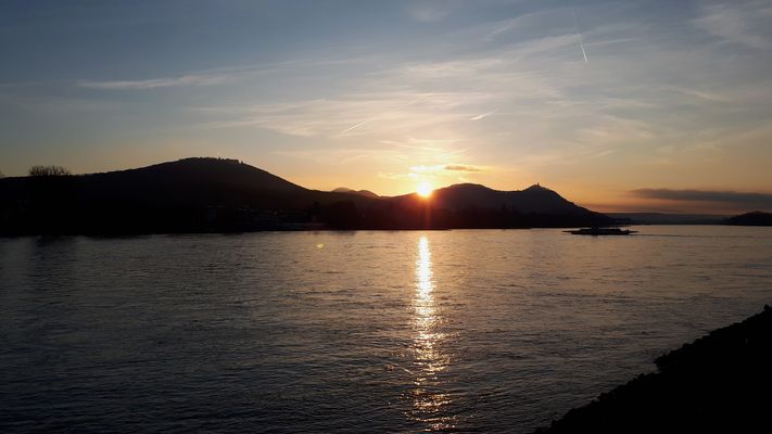 Rhein und Siebengebirge