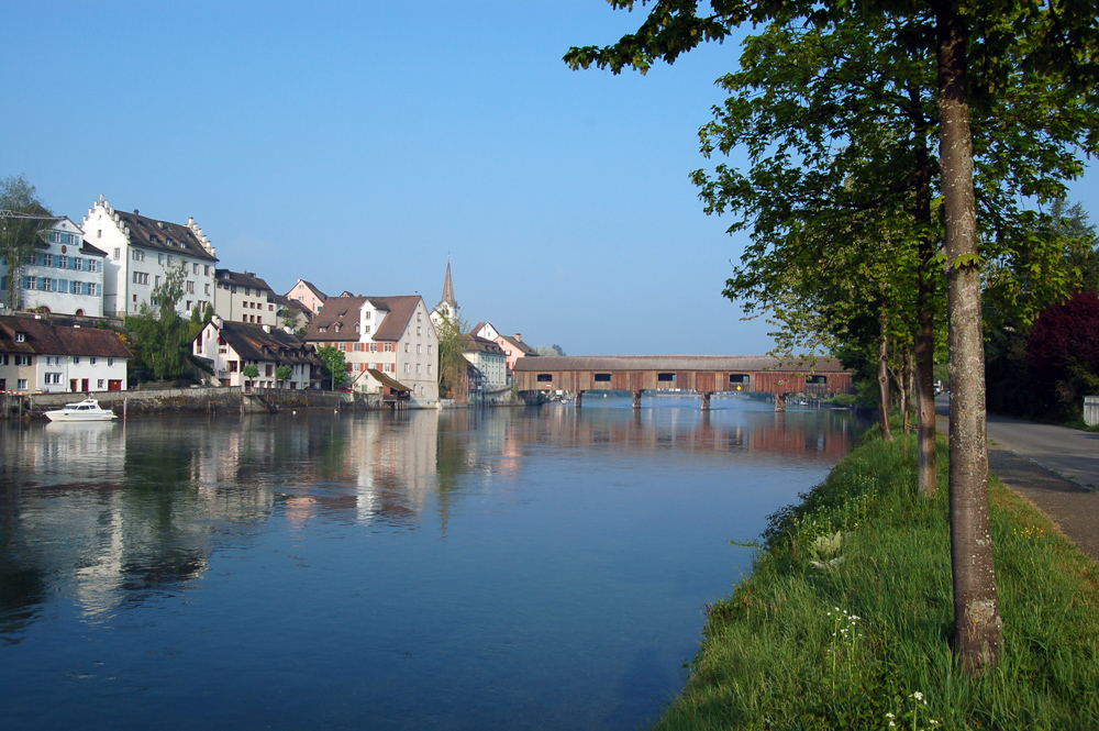 Rheinabwärts bei Gailingen, Grenz- bzw. Rheinübergang nach Diessenhofen