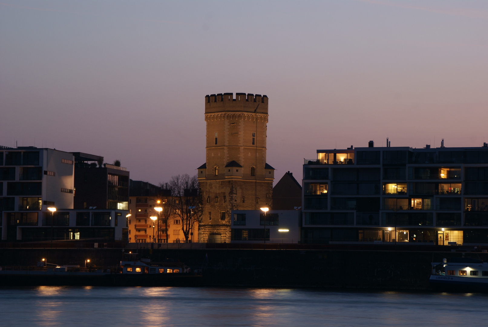 Rheinauhafen am Abend