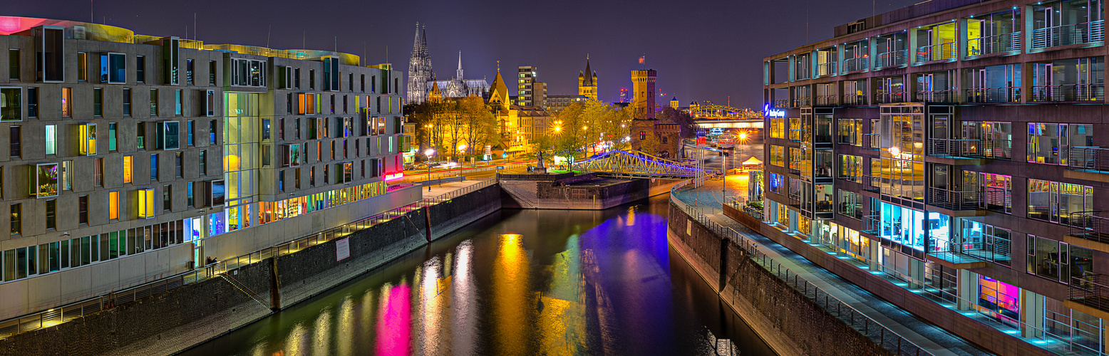 Rheinauhafen bei Nacht 