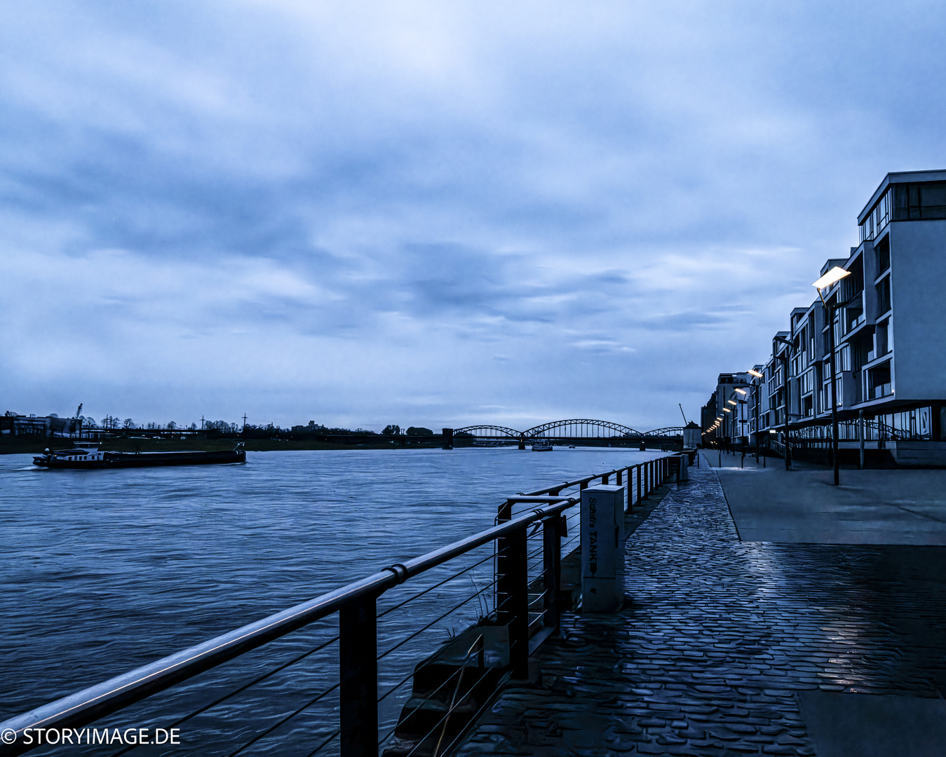 Rheinauhafen blaue Stunde / Rheinauhafen blue hour