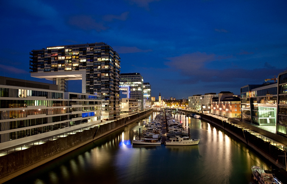 Rheinauhafen zur blauen Stunde