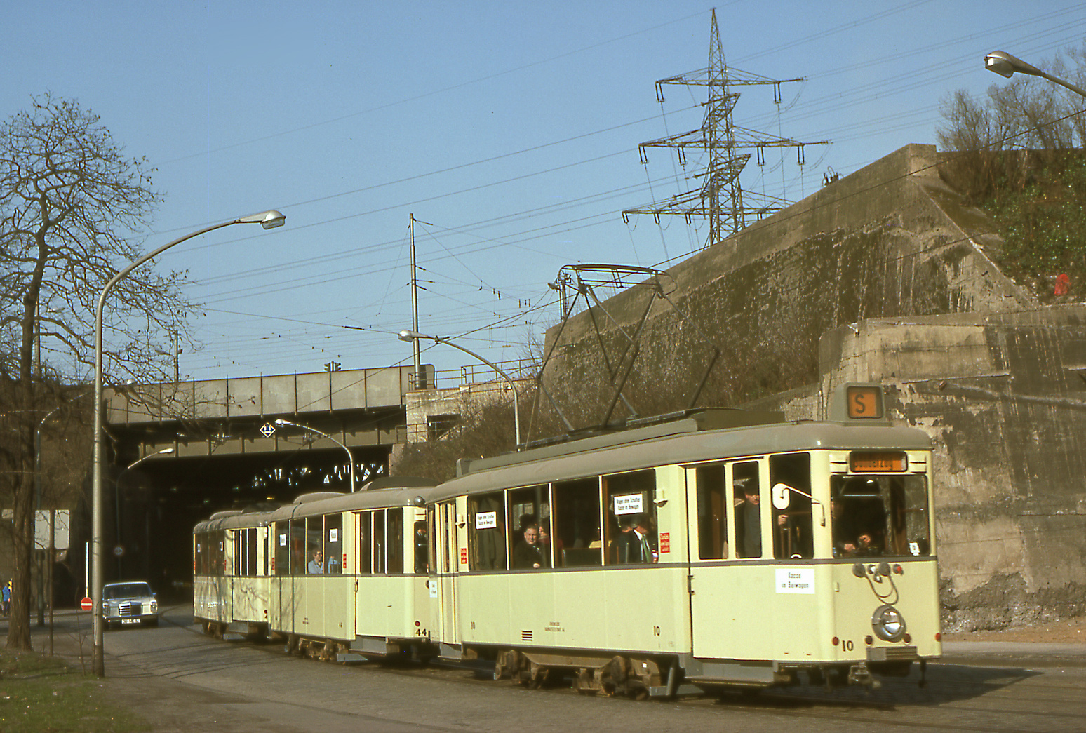 Rheinbahn - Straßenbahnzug am 21.3.1976 in Duisburg-Ruhrort