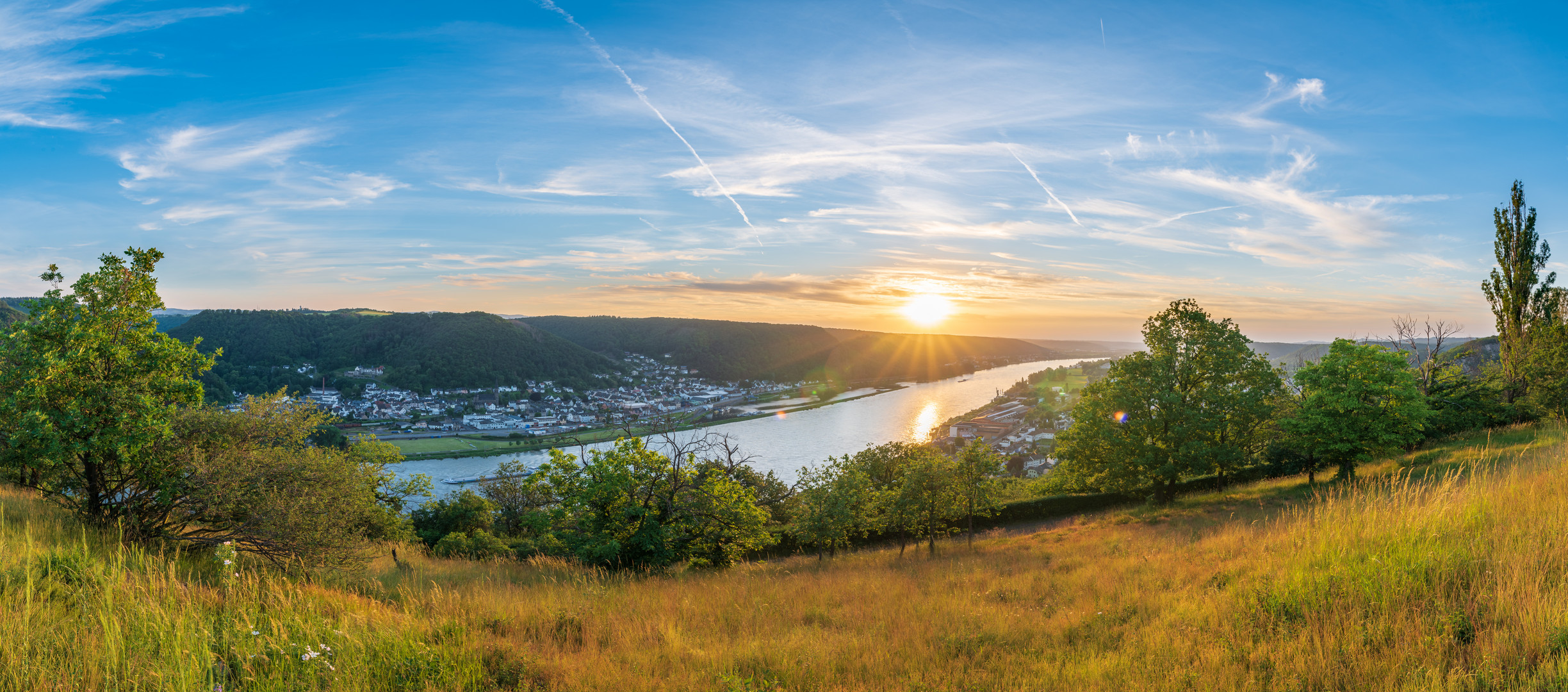 Rheinbrohler Ley Sonnenuntergang Pano