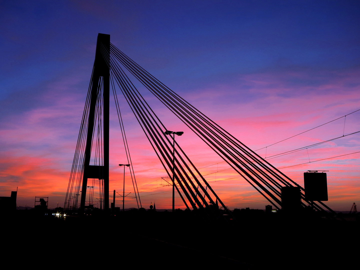 Rheinbrücke am Abend