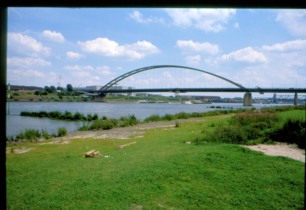 Rheinbrücke bei Duisburg