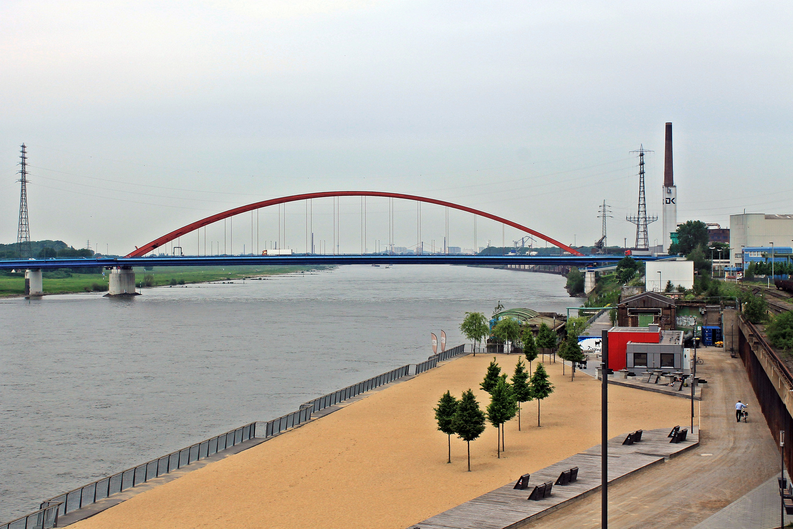 Rheinbrücke bei Duisburg Rheinhausen Foto & Bild | architektur, straßen ...