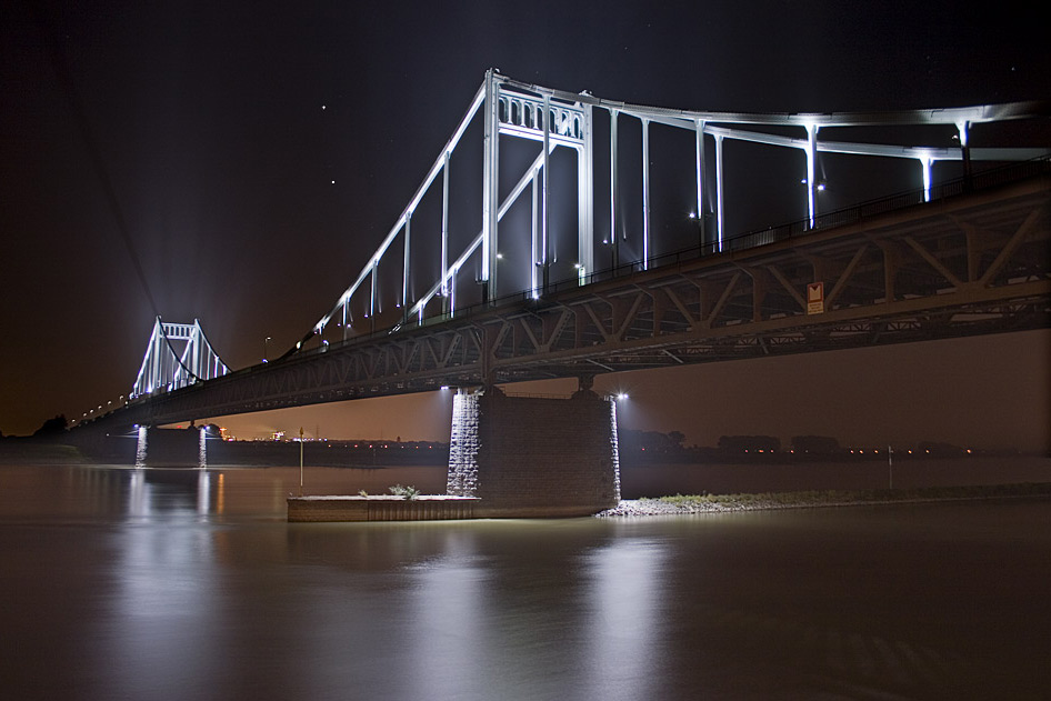 RheinBrüCke bei kREFeld Linn