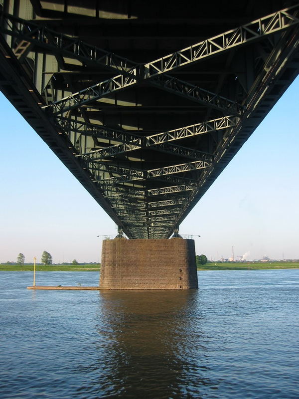 Rheinbrücke bei Krefeld Uerdingen