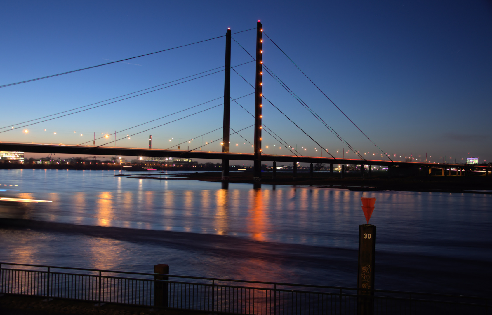 Rheinbrücke bei Nacht