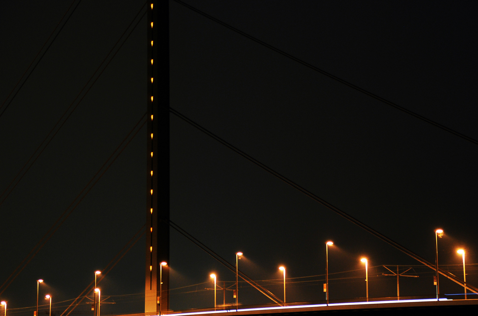 Rheinbrücke bei Nacht, Düsseldorf