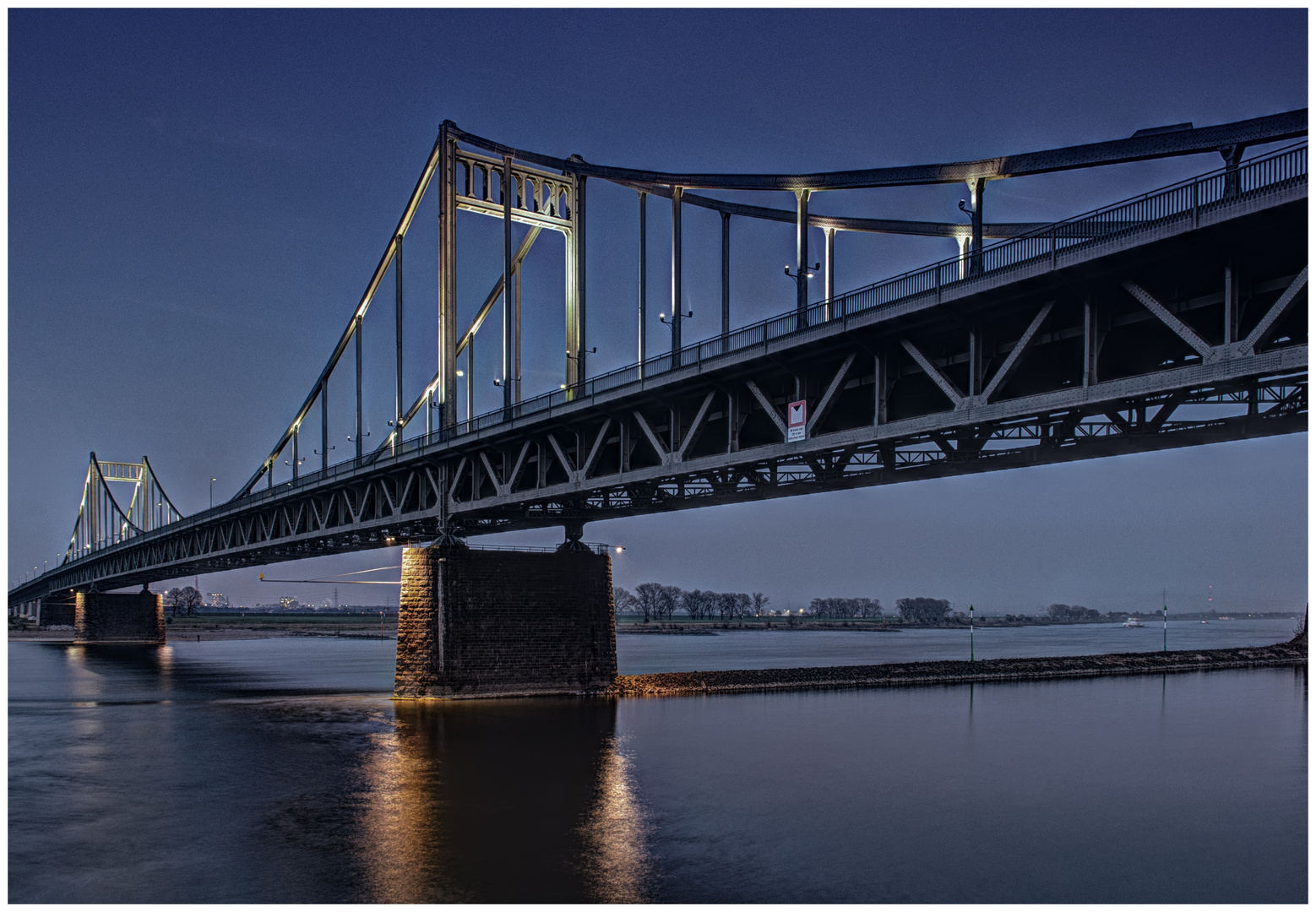 Rheinbrücke bei Uerdingen