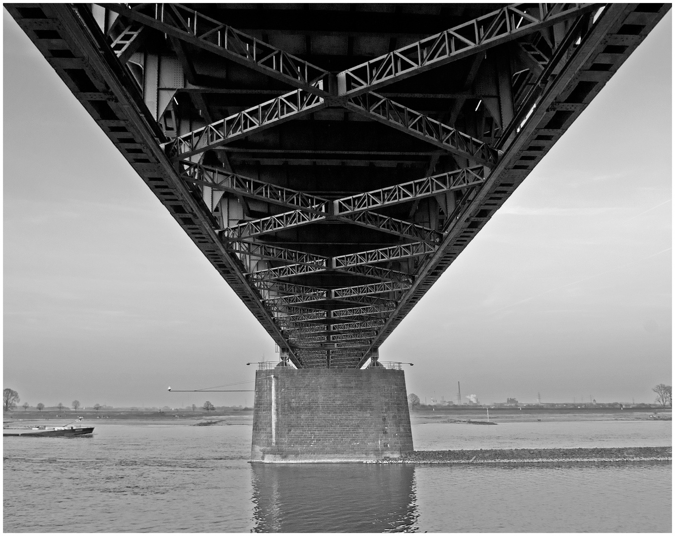 Rheinbrücke bei Uerdingen