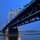 Rheinbrücke - blaue Stunde