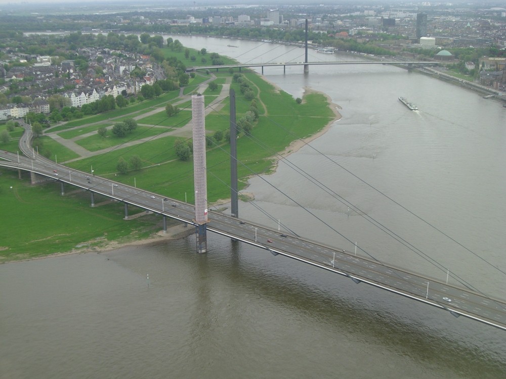 Rheinbrücke Düsseldorf