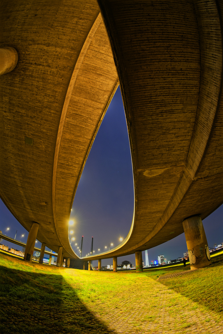 Rheinbrücke Düsseldorf