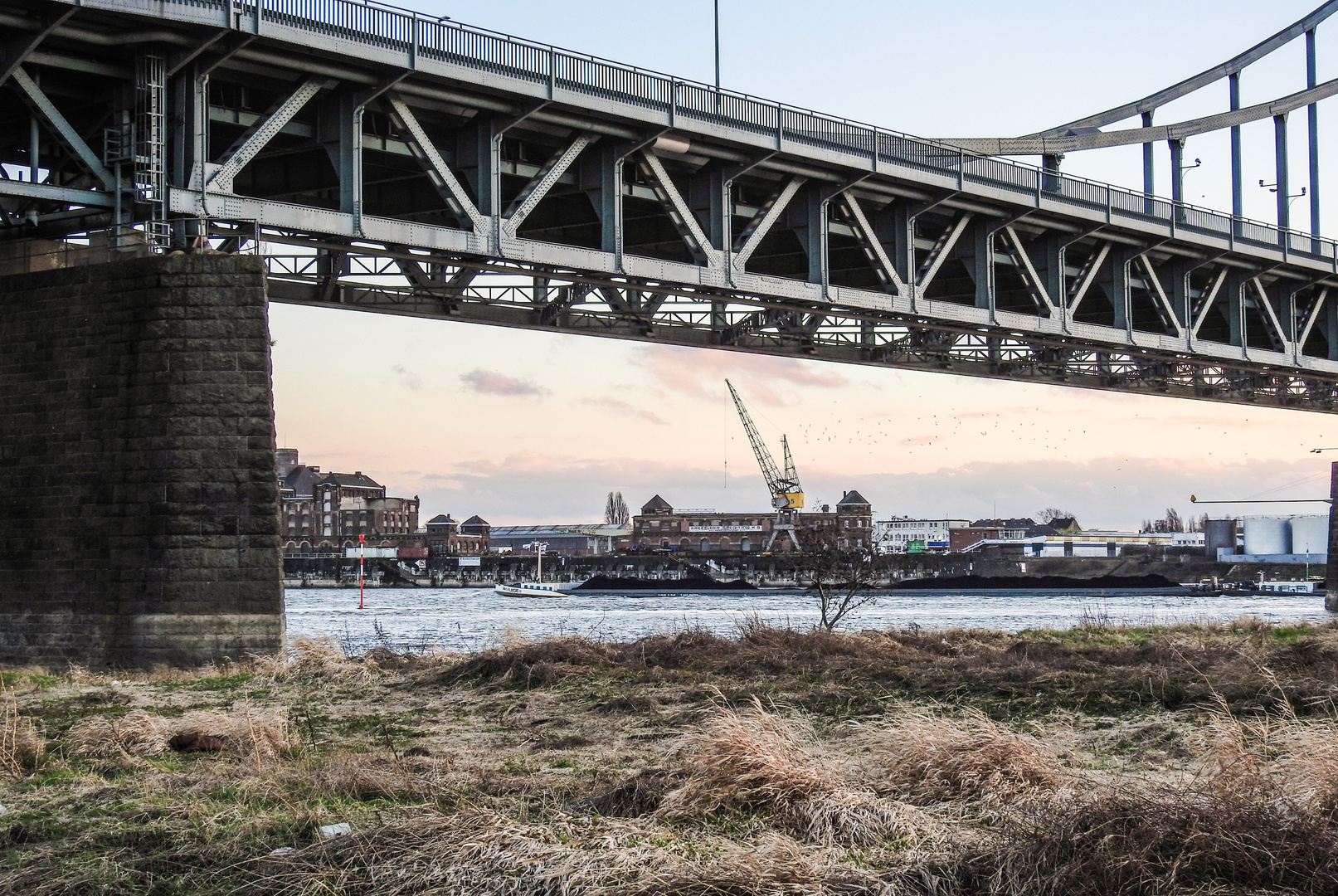 Rheinbrücke Duisburg...