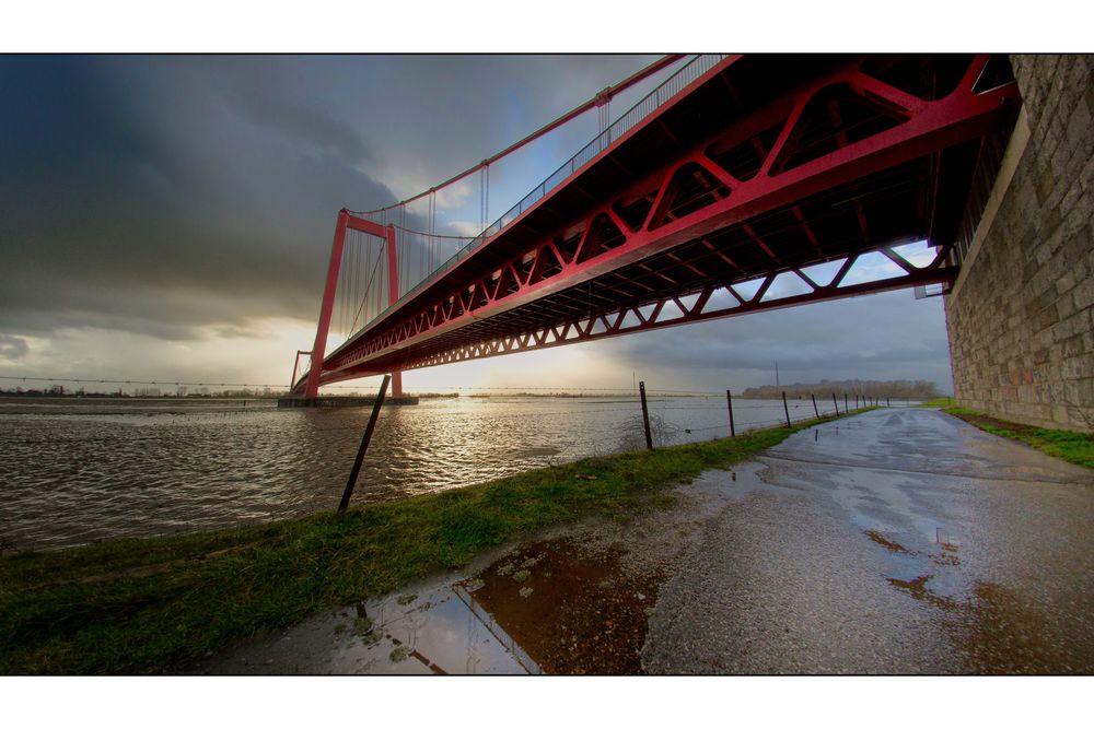 Rheinbrücke Emmerich ...