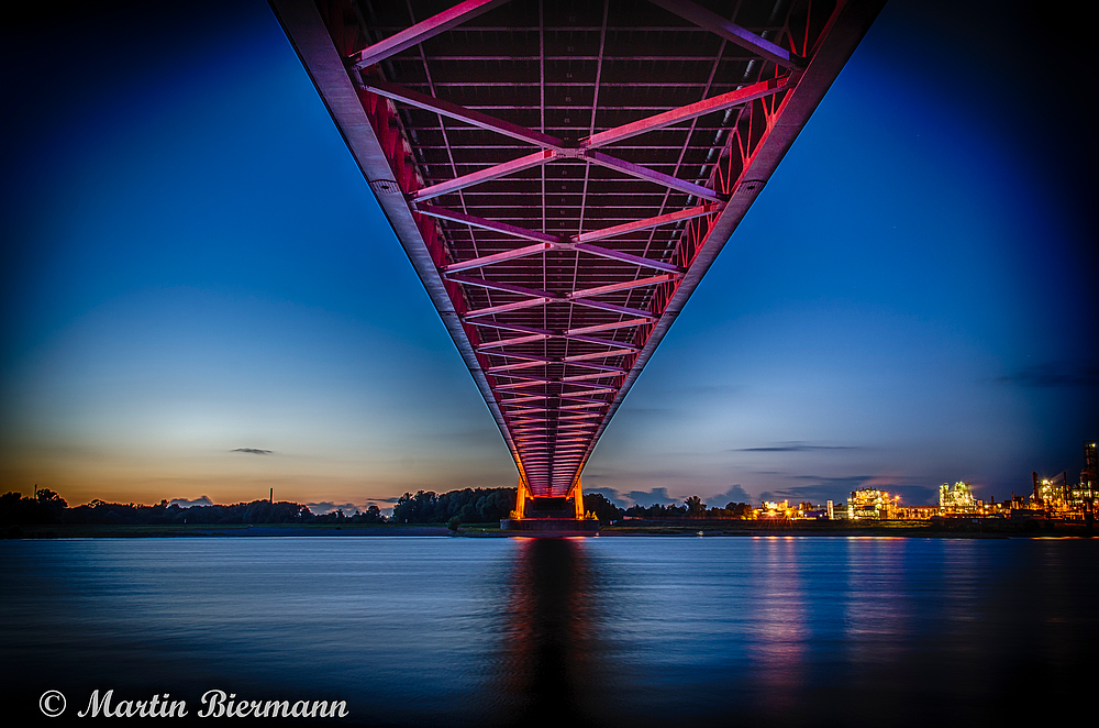 Rheinbrücke Emmerich bei Nacht - mal von der anderen Seite