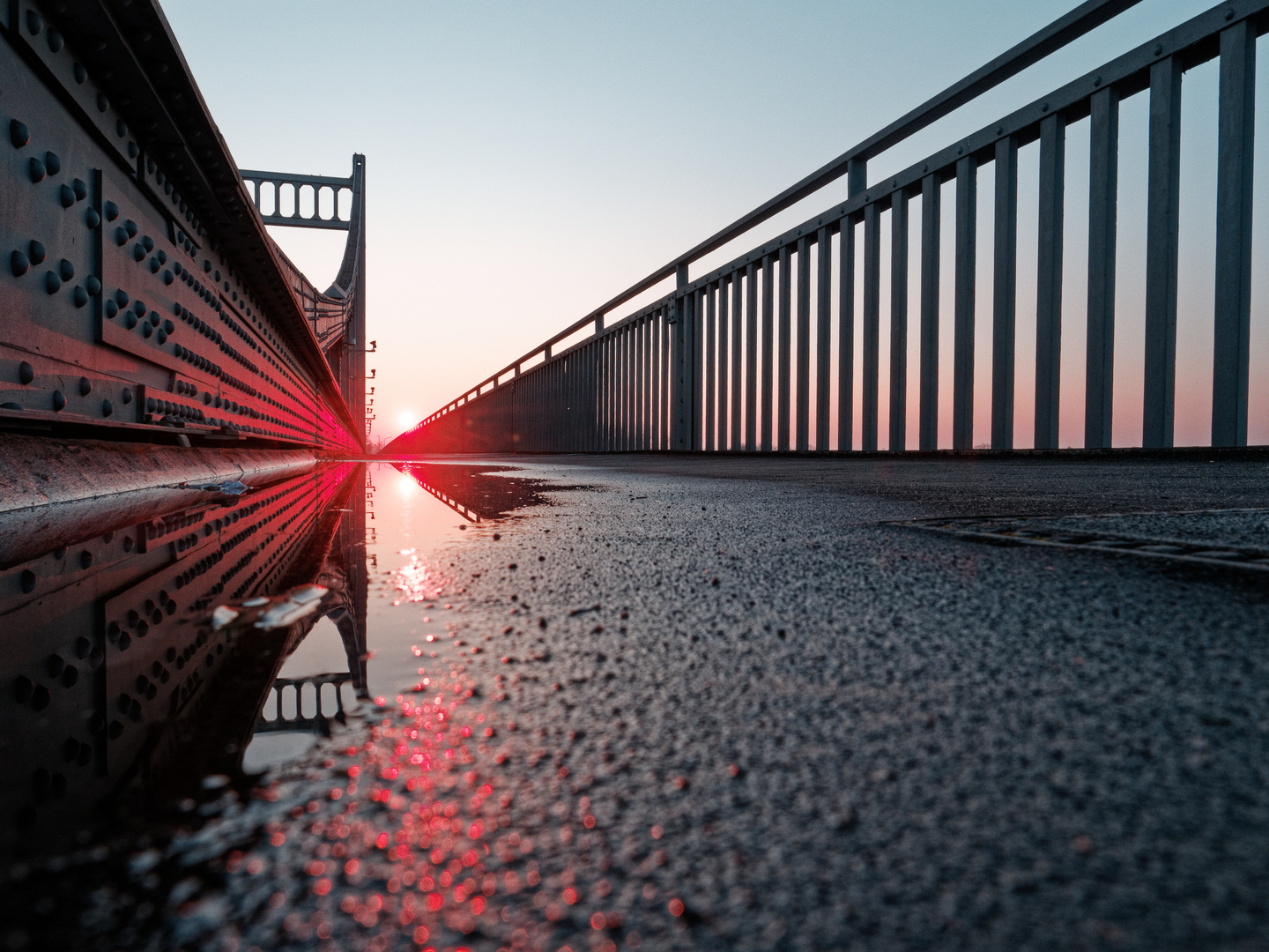 Rheinbrücke im Abendlicht