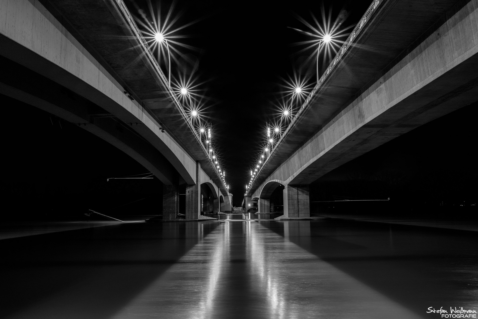 Rheinbrücke im Hochwasser