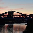 Rheinbrücke im Sonnenuntergang