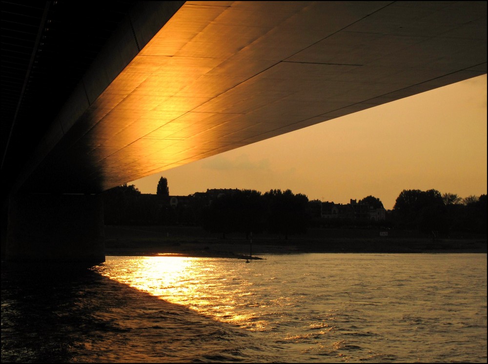 Rheinbrücke in der Abendsonne