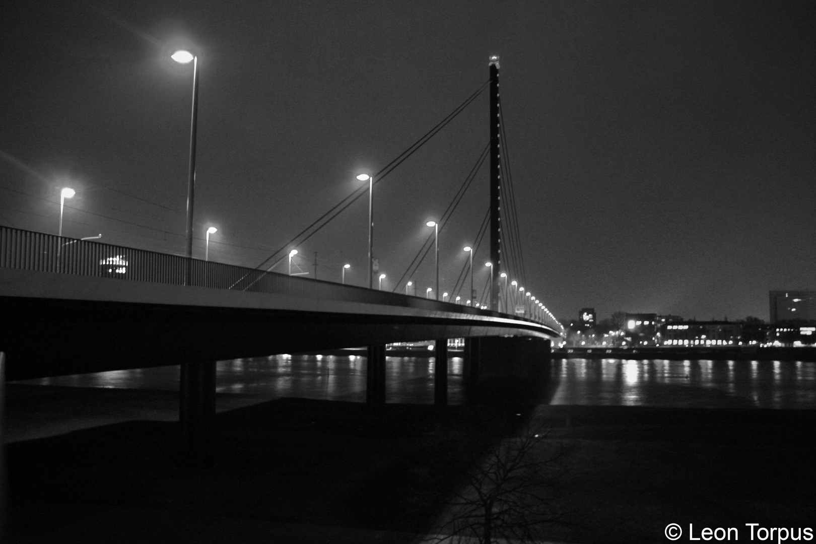 Rheinbrücke in der Nacht