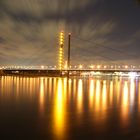 Rheinbrücke in Düsseldorf bei Nacht