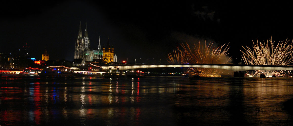 Rhein+Brücke in Flammen