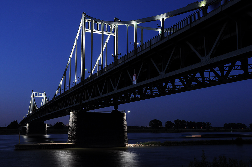 Rheinbrücke in Krefeld