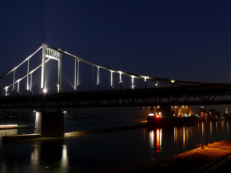 Rheinbrücke in Krefeld-Uerdingen