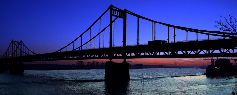 Rheinbrücke in Krefeld-Uerdingen (Panorama)