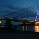 Rheinbrücke in Wesel bei Nacht