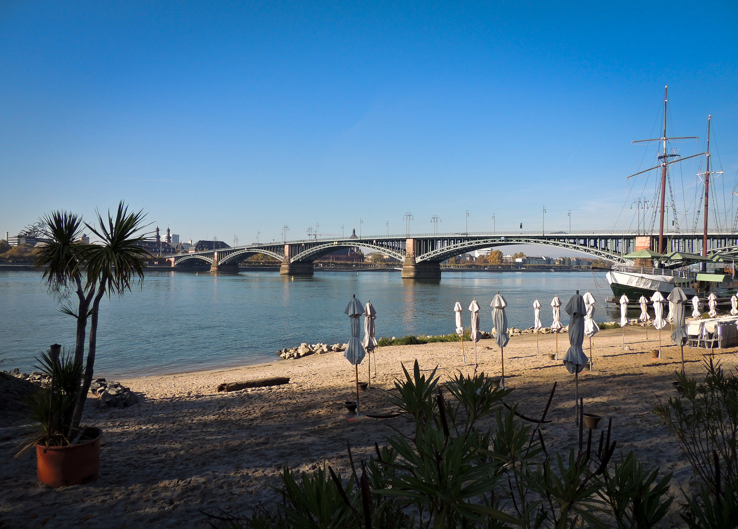 Rheinbrücke Mainz-Kastel/ Mainz (die Verbindung zw. Hessen & Rheinland-Pfalz)