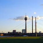 Rheinbrücke mit Funkturm