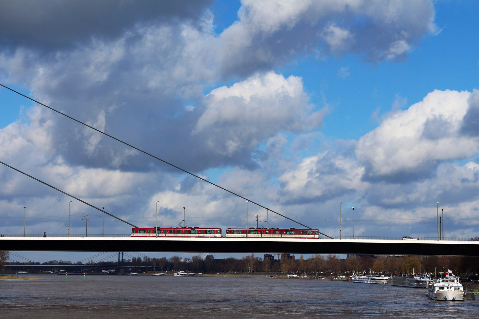 Rheinbrücke nähe Altstadt