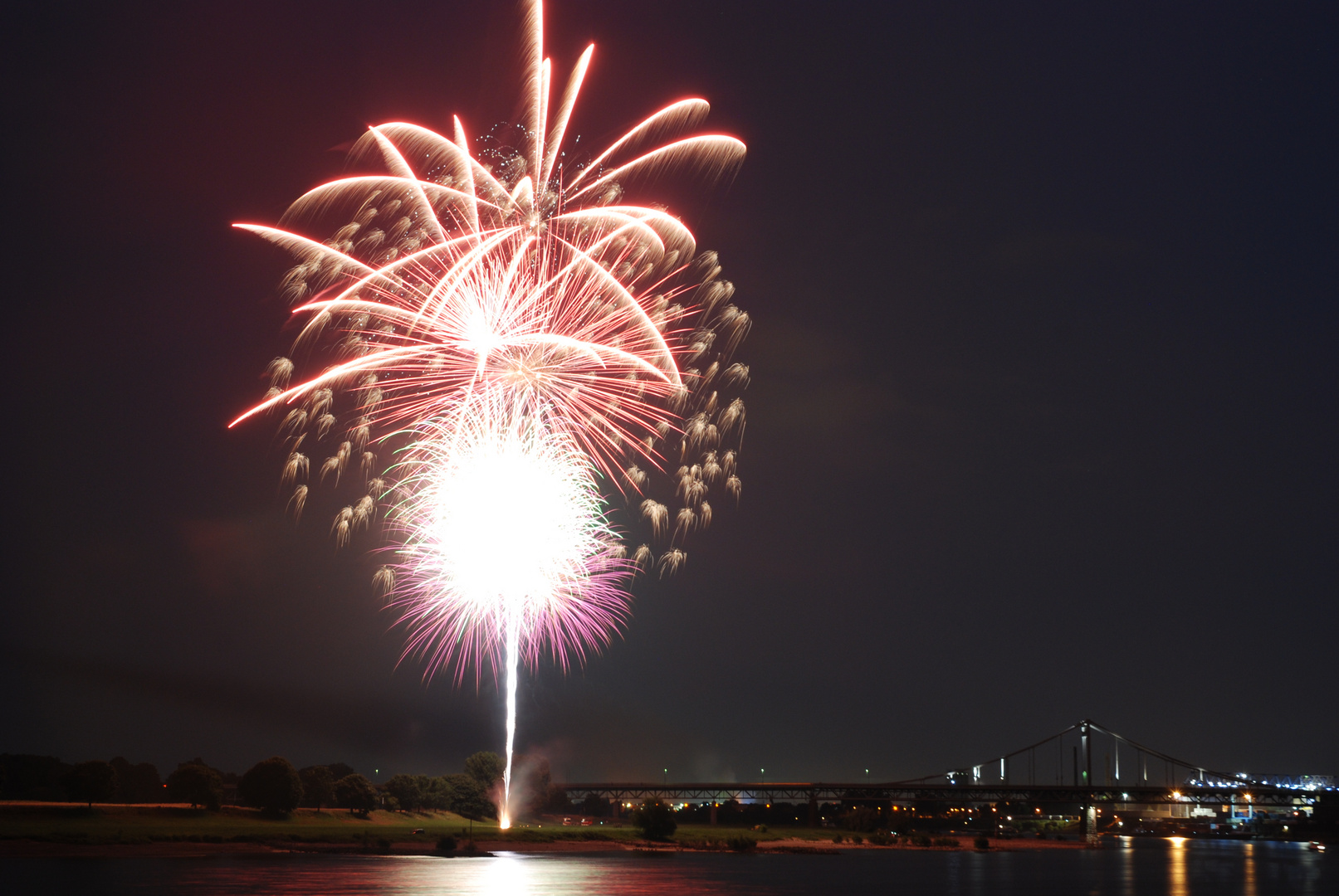 Rheinbrücke Uerdingen Feuerwerk