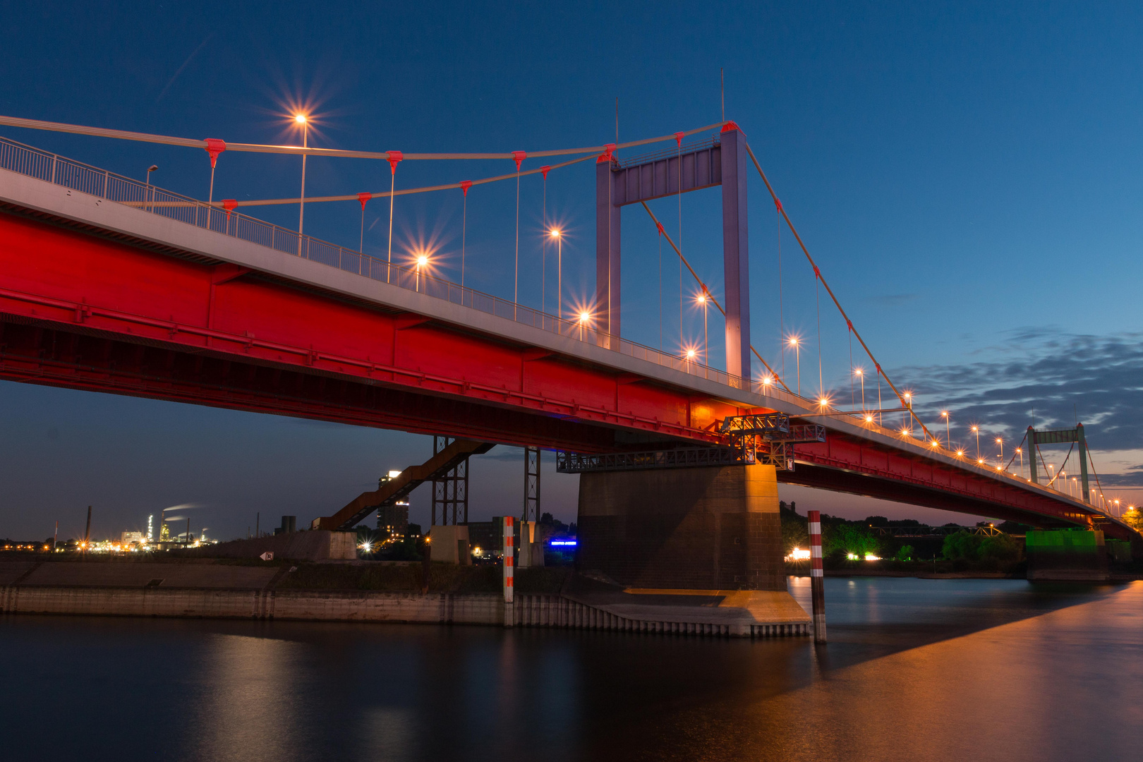 Rheinbrücke von Ruhrort nach Homberg