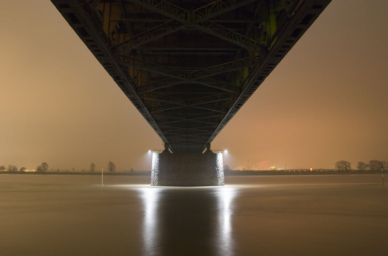 Rheinbrücke von unten!