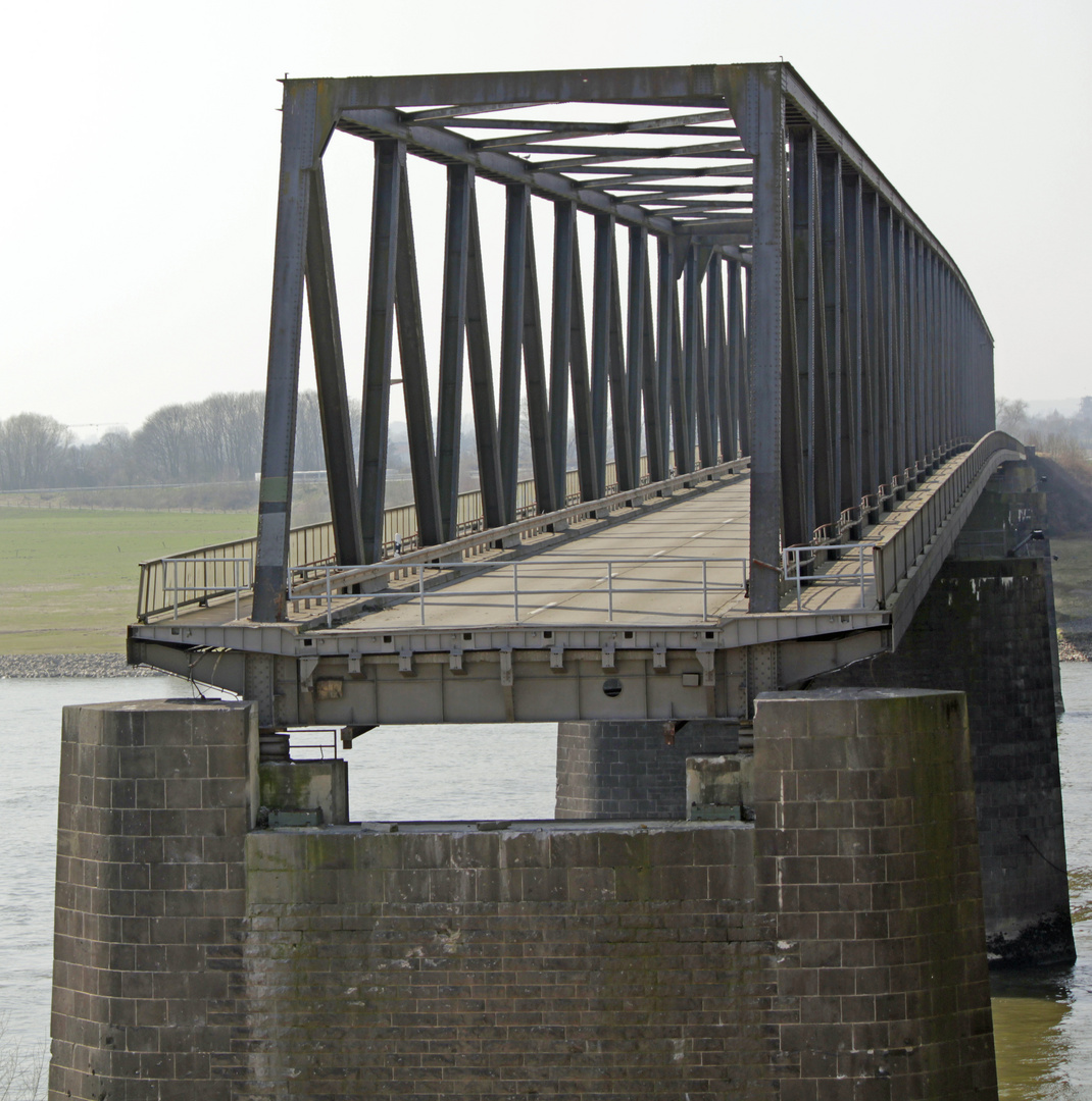 Rheinbrücke (Wesel)