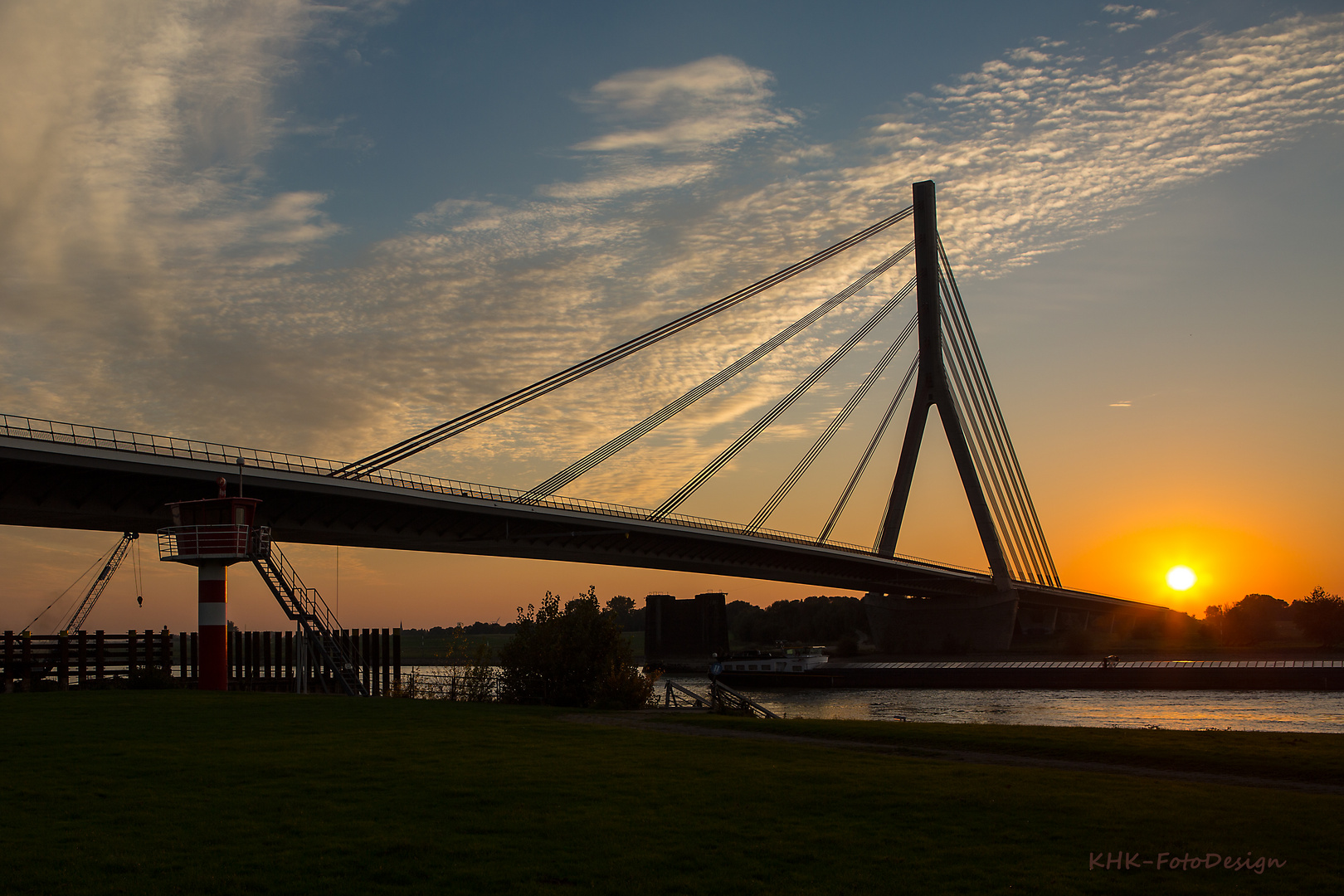 Rheinbrücke Wesel in der Abendsonne