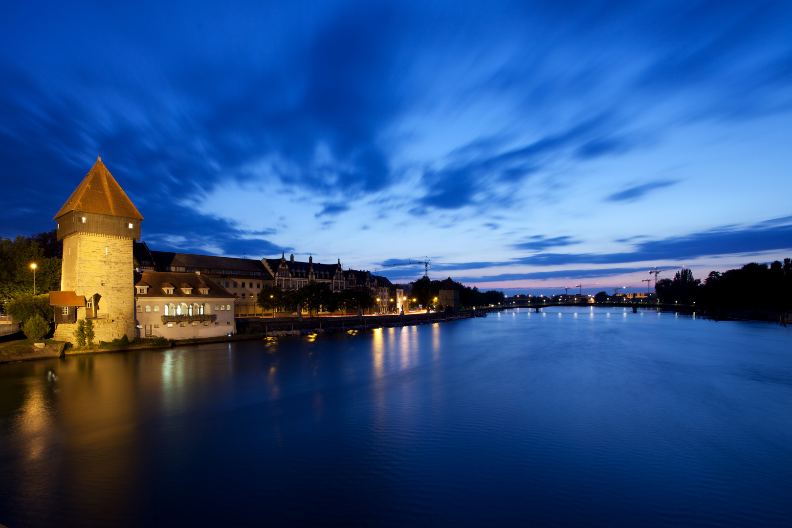 Rheinbrücke zur blauen Stunde