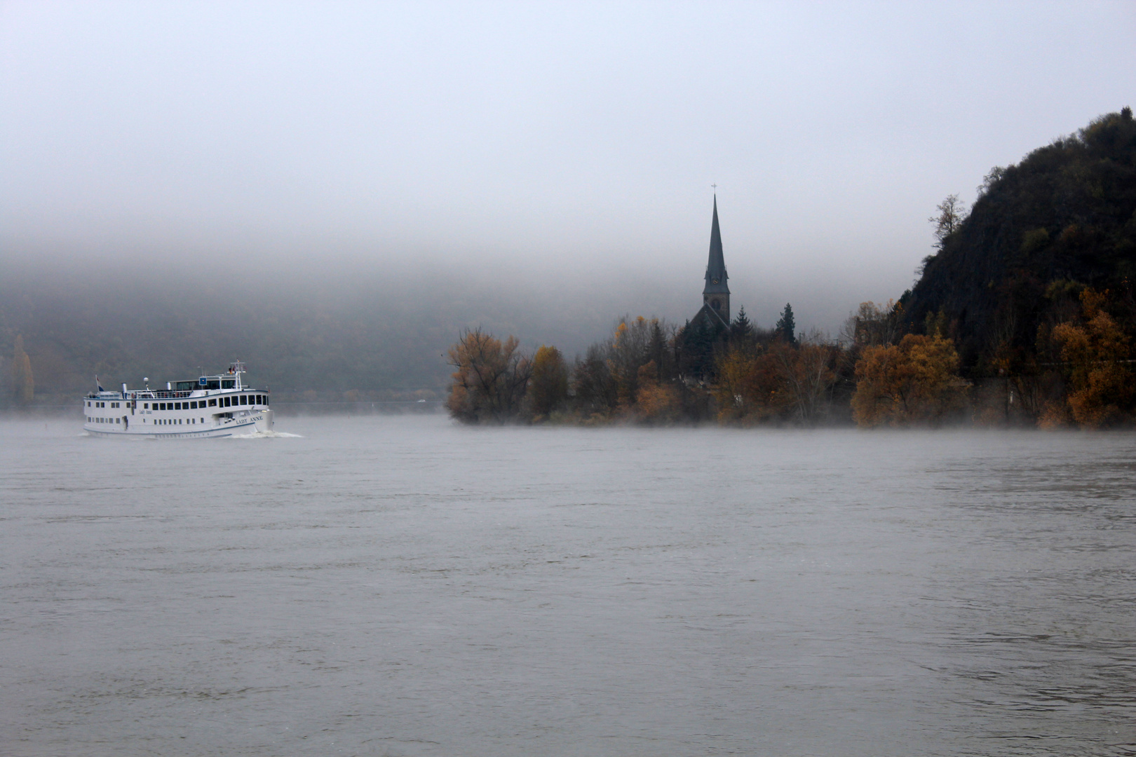 Rheinfahrt im Nebel